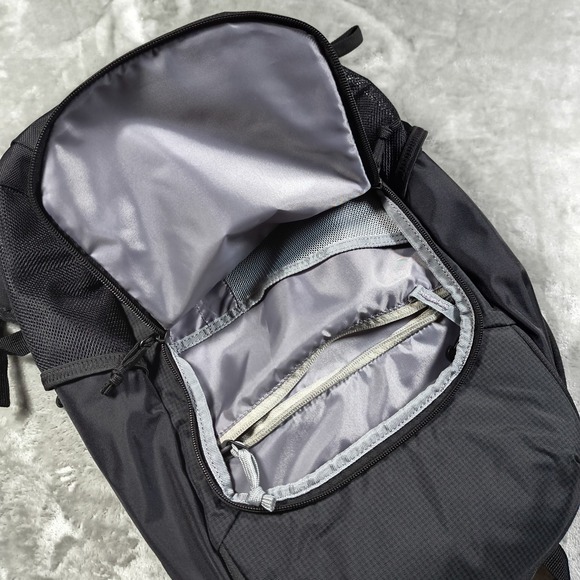 Thule Achiever Backpack Black 15in Laptop Travel Commuter Padded 24L Capacity - Picture 14 of 16